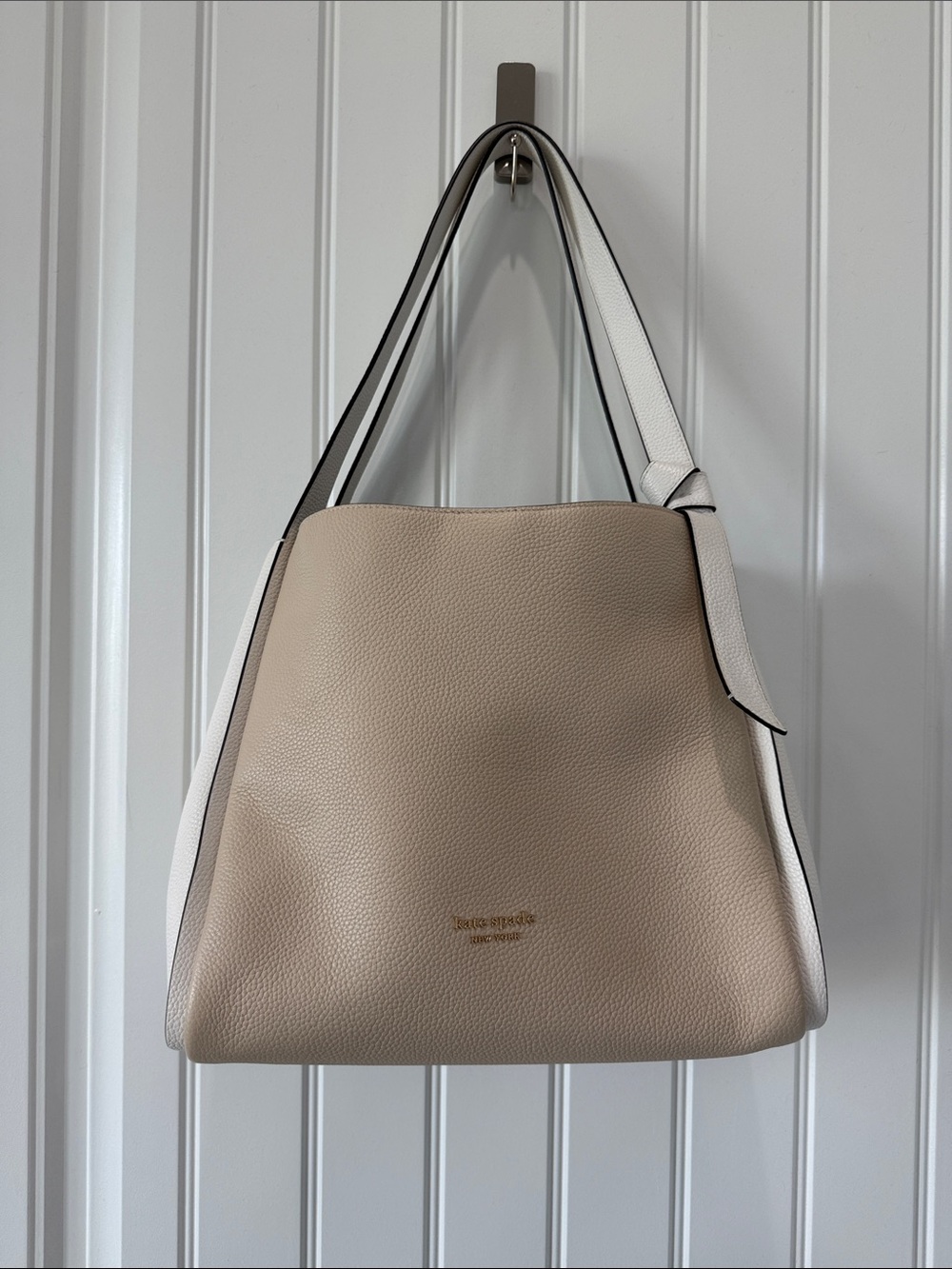 kate spade two-tone pebble leather shoulder bag in beige and white